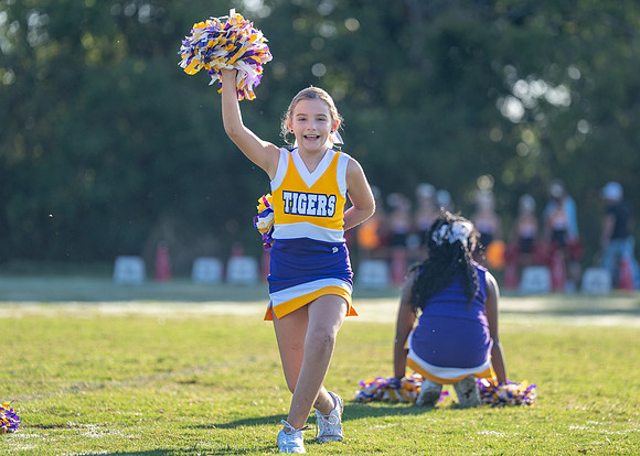 Tigers vs. Chiefs Cheer-185