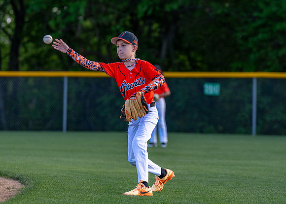 10U Giants Game-125