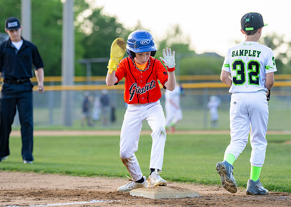 10U Giants Game-179