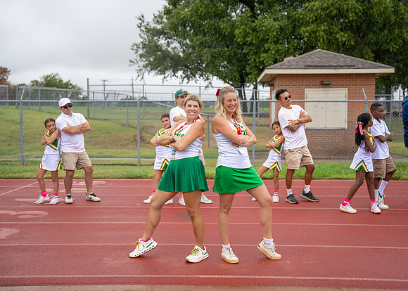 8U Ducks Cheer Sideline-180