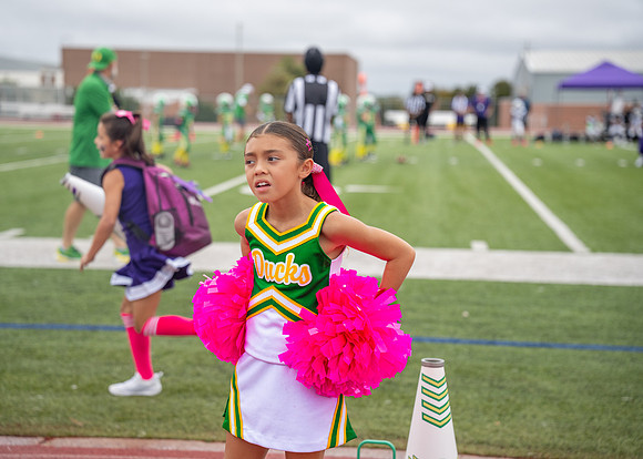 8U Ducks Cheer Sideline-89