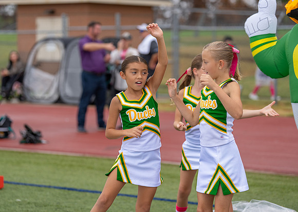 8U Ducks Cheer Sideline-16