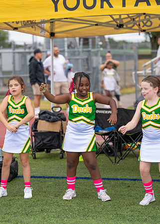 8U Ducks Cheer Sideline-8