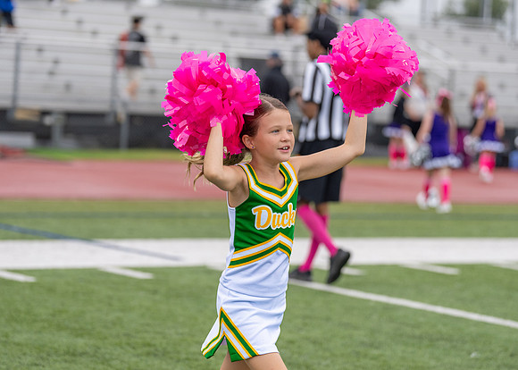 8U Ducks Cheer Sideline-41