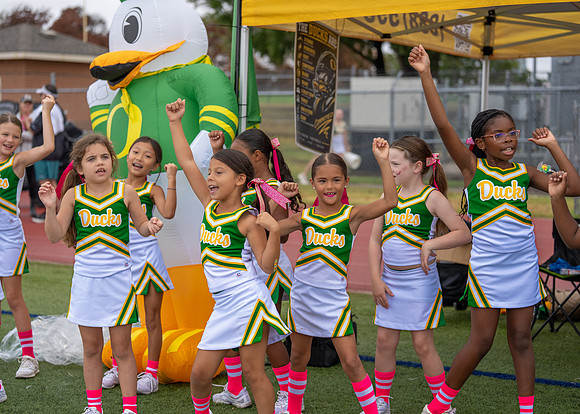 8U Ducks Cheer Sideline-32