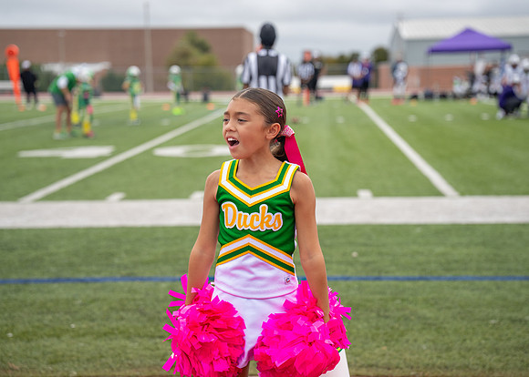 8U Ducks Cheer Sideline-90