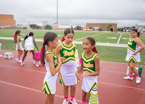 8U Ducks Cheer Sideline-200