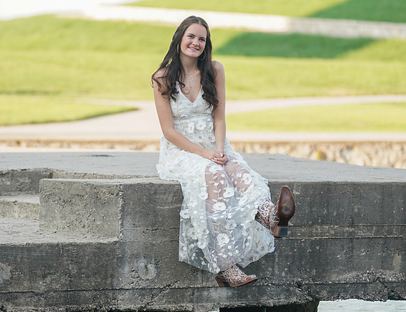 Bella's Senior_-16