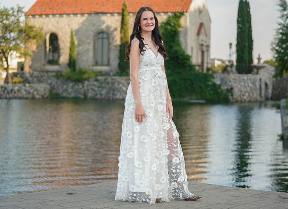 Bella's Senior_-11