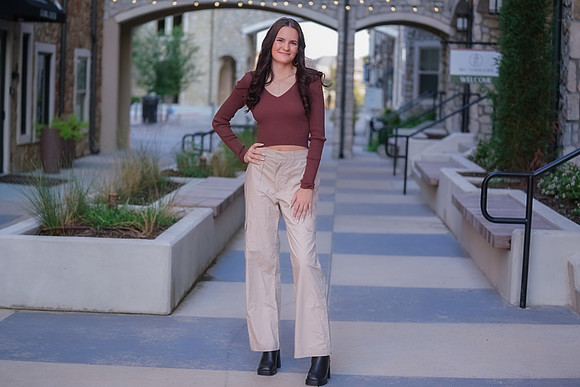 Bella's Senior_-88